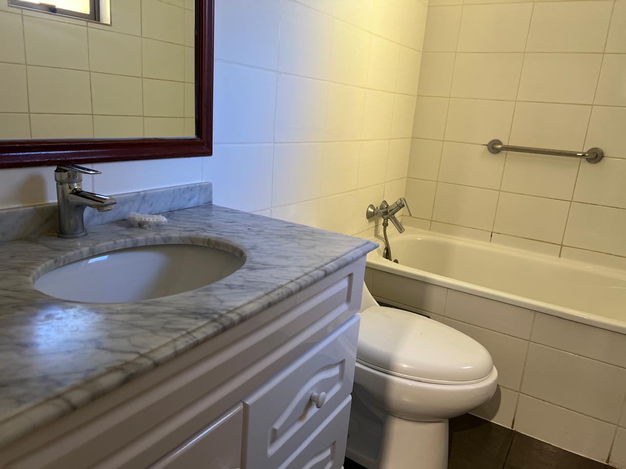 CONDOMINIO LAS ACACIAS - AMPLIA CASA.-